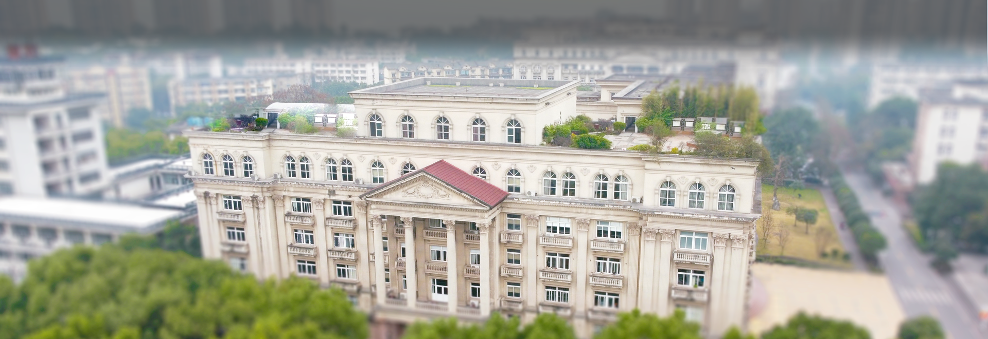 365英国上市集团